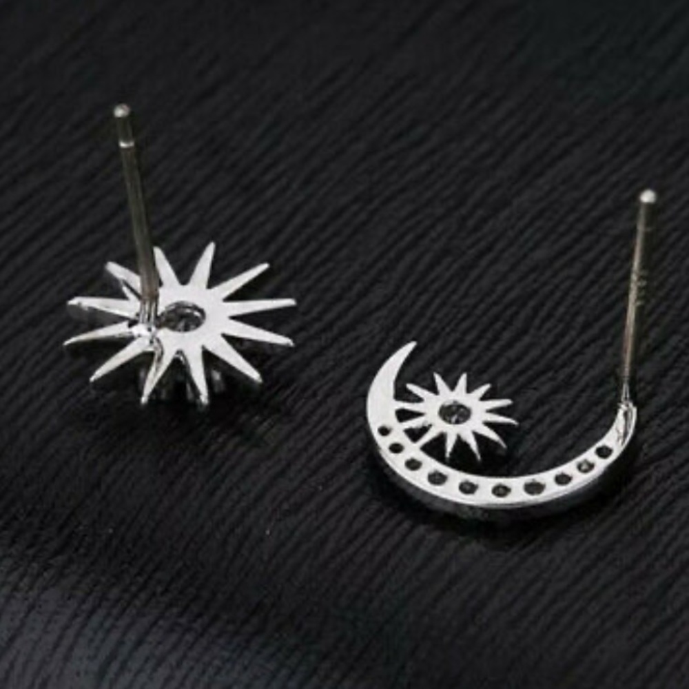 New Sterling silver stud earrings - Picture 2 of 2